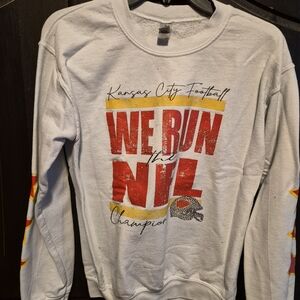 Gildan White Chiefs Sweatshirt